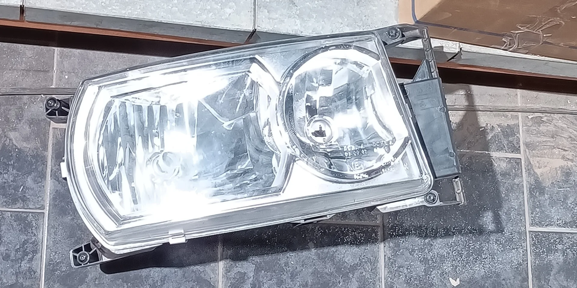 Phare SCANIA Gauche