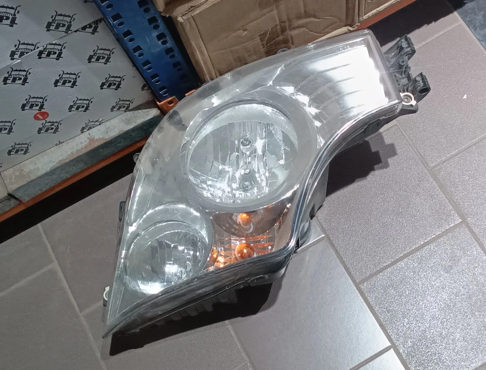 Phare MERCEDES Gauche Actros MP4