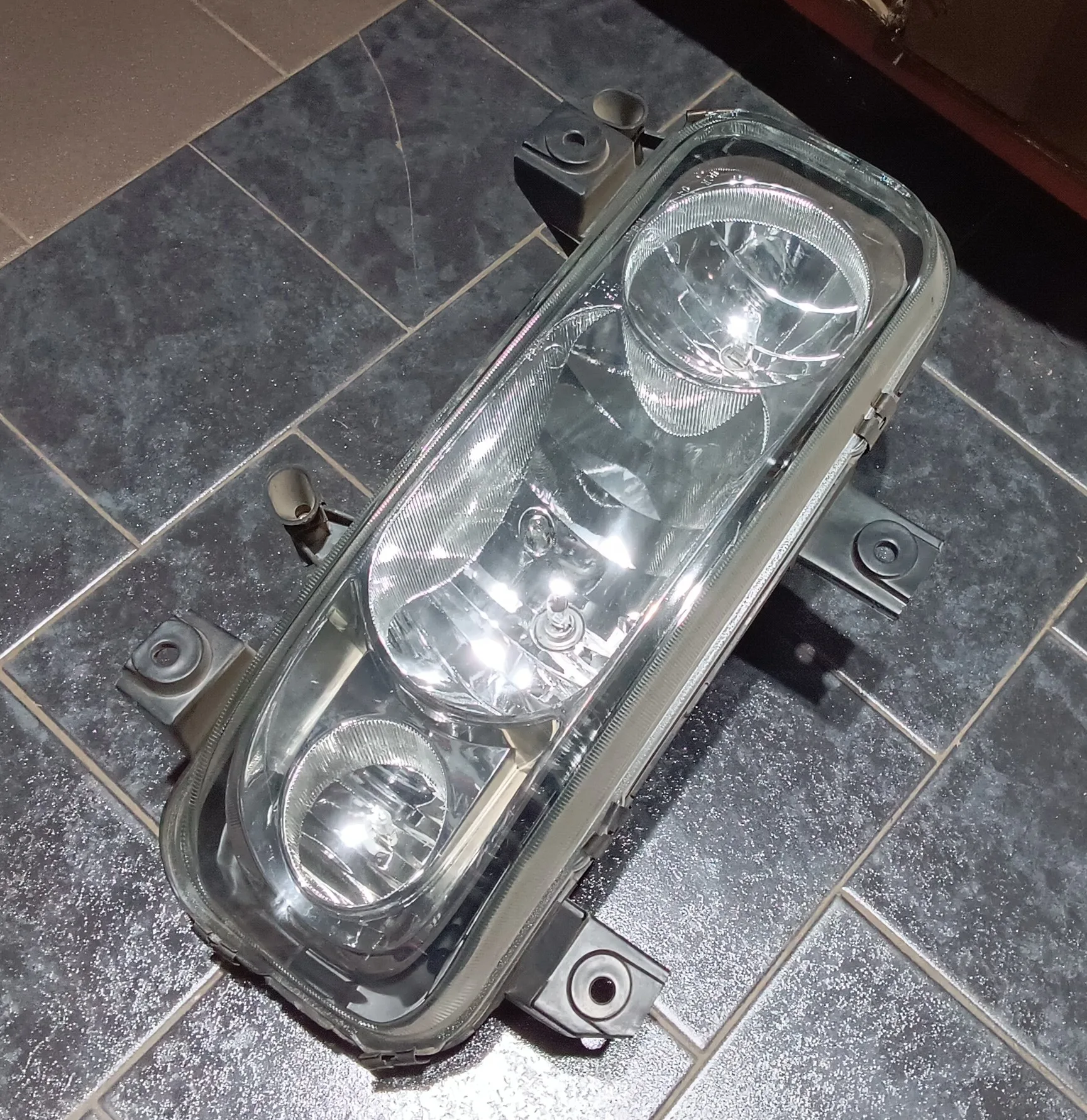 Phare Mercedes ATEGO Gauche